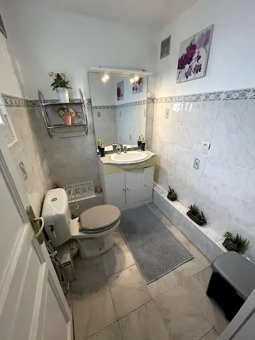 Grande Maison Proche Paris Mitry-Mory 0*,  Francie